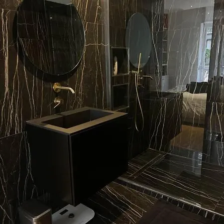 Luxe 2 Pieces Proche Tour Eiffel Appartamento *