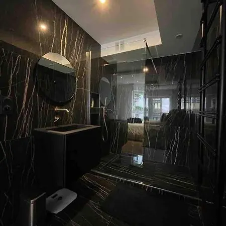 Luxe 2 Pieces Proche Tour Eiffel Appartamento *